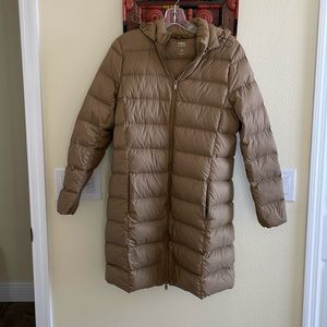 Puffer Jacket barely worn. Light weight with detachable hood
